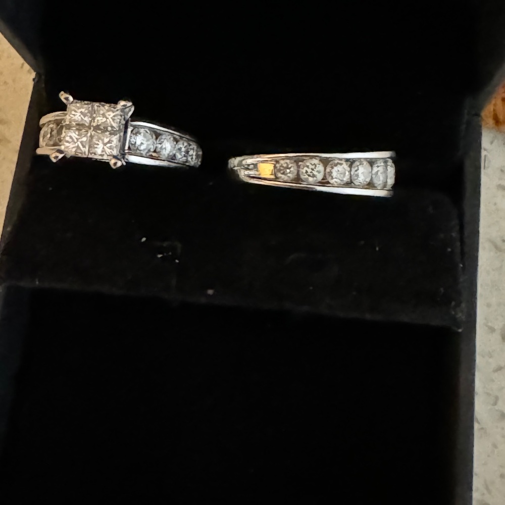 14k white gold 3ct diamond encrusted wedding ring set. Si-II clarity